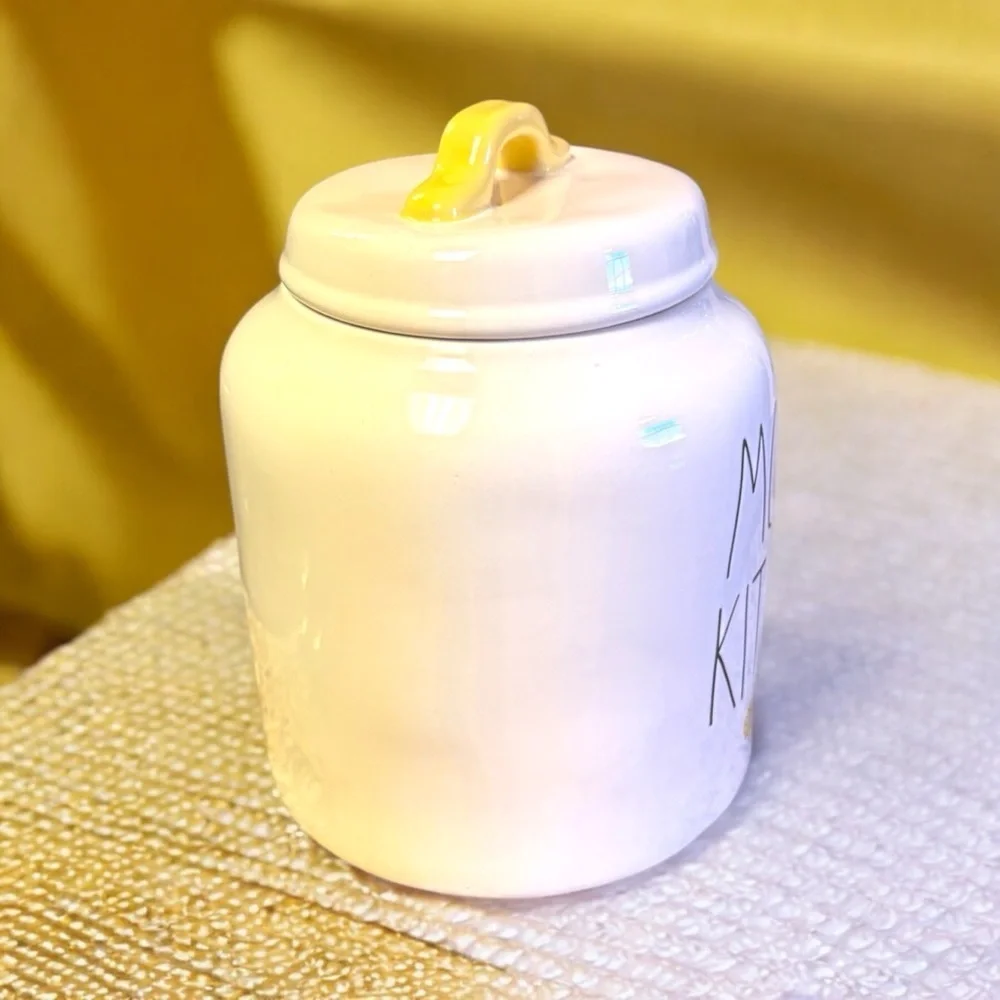 Rae Dunn MOMS KITCHEN Spring Daisy Collectible Canister NWOT Yellow & White Cute